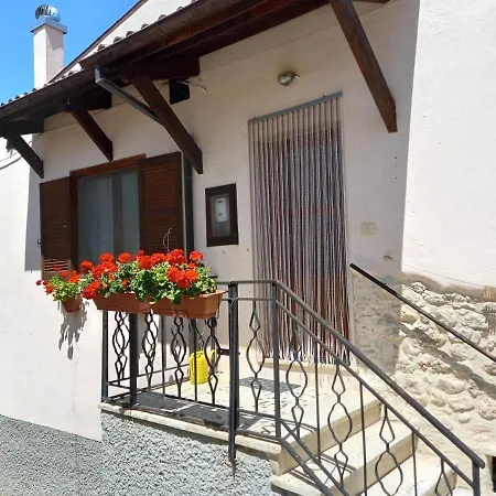 Casa Hemingway Holiday home Barisciano